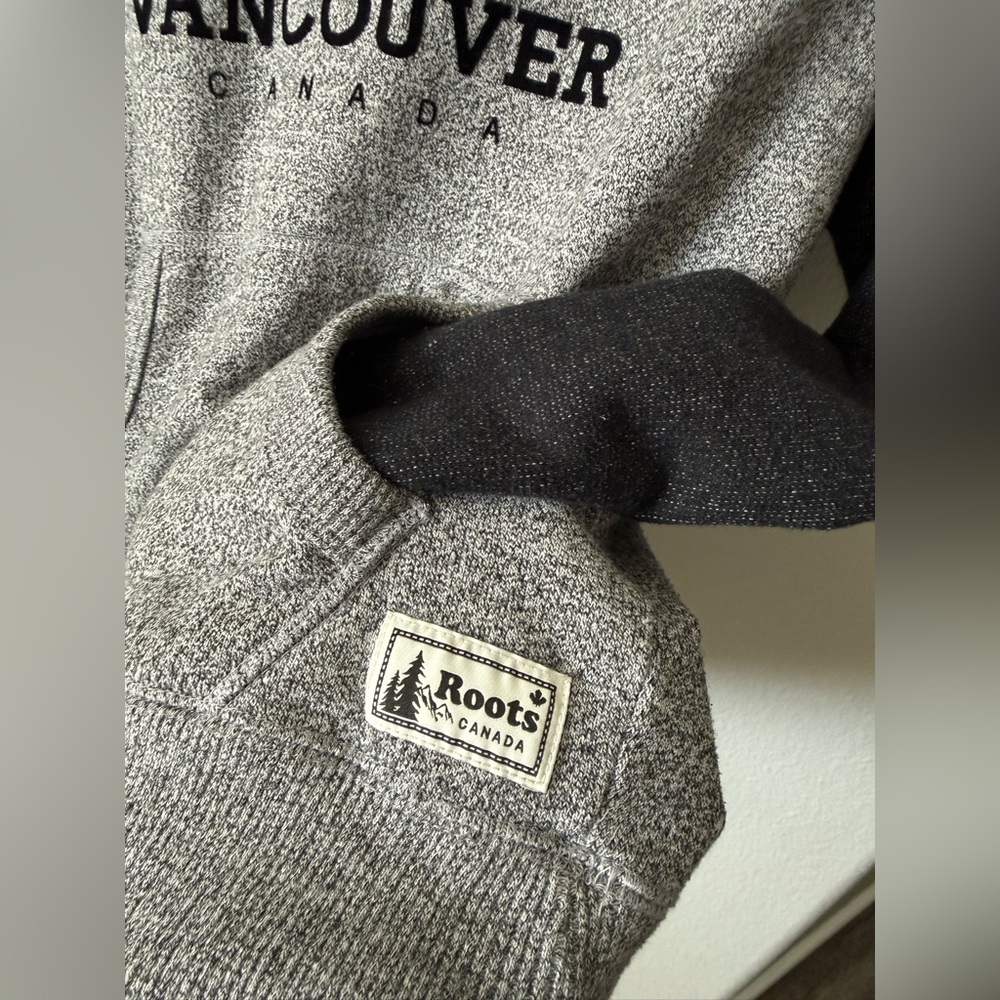 Roots Vancouver Canada Pullover Hoodie Gray Logo Sweatshirt size XS - Picture 3 of 8